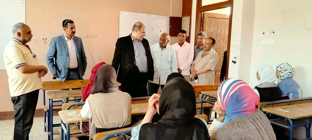 خلال جولة بمدرسة أبو بكر الصديق الإعدادية.. وكيل تعليم قنا يقدم شرحًا مبسطًا للبكالوريا 1 1744535730725 مدرسة خلال جولة بمدرسة أبو بكر الصديق الإعدادية.. وكيل تعليم قنا يقدم شرحًا مبسطًا للبكالوريا موقع في الجامعة