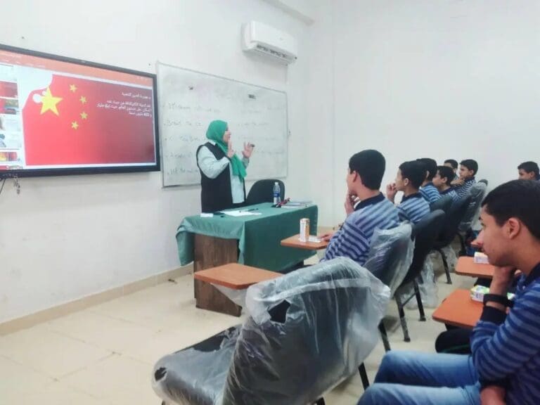 جولة تثقيفية لطلاب مدرسة الشهيد محمد الجنايني بالكليات العلمية بجامعة قناة السويس 8 1745673714279 الشهادة الإعدادية جولة تثقيفية لطلاب مدرسة الشهيد محمد الجنايني بالكليات العلمية بجامعة قناة السويس موقع في الجامعة