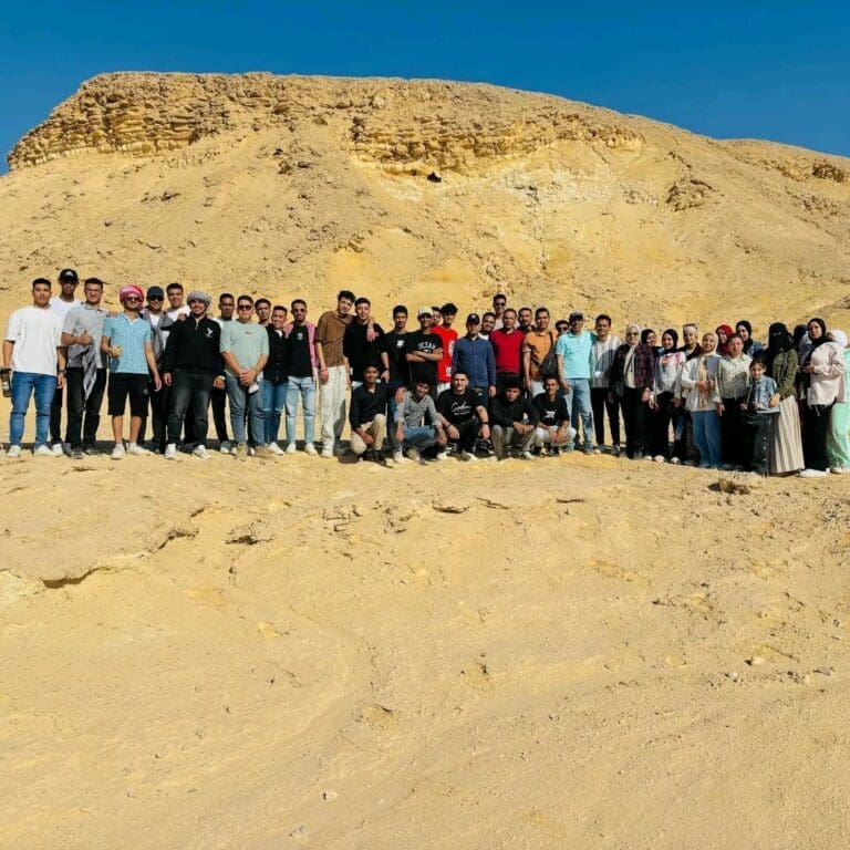رحلة علمية جيولوجية لطلاب جيولوجيا البترول والتعدين بجامعة بني سويف الأهلية 44 1745913880866 جامعة المن رحلة علمية جيولوجية لطلاب جيولوجيا البترول والتعدين بجامعة بني سويف الأهلية موقع في الجامعة