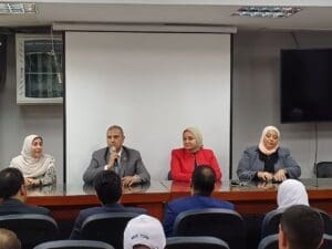 جامعة دمنهور تكرم طلاب "تجارة" المشاركين في التدريب الصيفي تمهيدًا لربطهم بسوق العمل 2 جامعة دمنهور