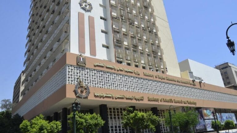 منح ماجستير ودكتوراة.. آخر فرصة للتقديم علي منحة أكاديمية البحث العلمي من خلال برنامج "خطوة بخطوة" 9 اكاديمية البحث العلمي