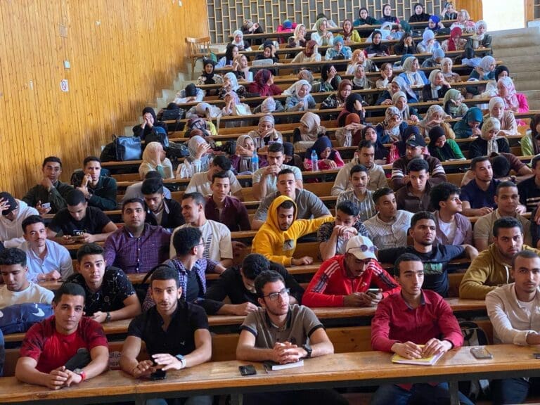 بحضور 4000 طالب.. جامعة سوهاج مستمرة في عقد ندوات مشروع مودة 15 4000 طالب جينزي بحضور 4000 طالب.. جامعة سوهاج مستمرة في عقد ندوات مشروع مودة موقع في الجامعة