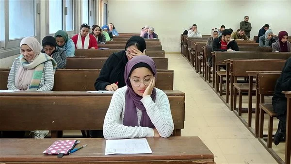 حقوق حلوان تُحذر: لا دخول بعد 10 دقائق.. وتعليمات مشددة لضبط لجان امتحانات الترم الثاني 19 635 جنوب الوادي حقوق حلوان تُحذر: لا دخول بعد 10 دقائق.. وتعليمات مشددة لضبط لجان امتحانات الترم الثاني موقع في الجامعة