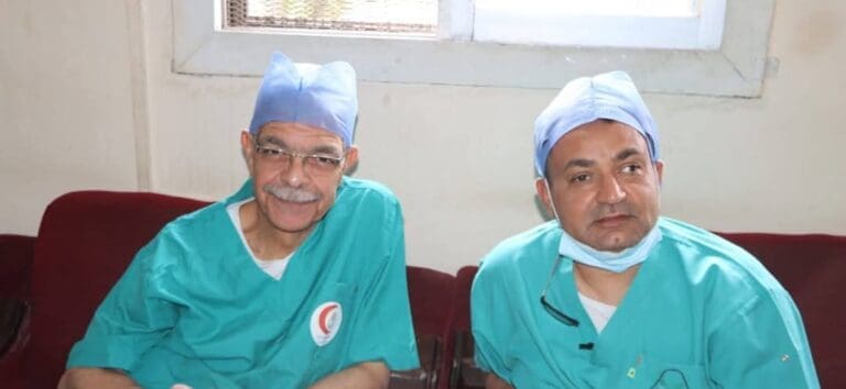 رئيس جامعة المنوفية يجرى عملية جراحية دقيقة لاستئصال ورم بالفك السفلى 2 FB IMG 1744569571286 رئيس جامعة المنوفية يجرى عملية جراحية دقيقة لاستئصال ورم بالفك السفلى موقع في الجامعة