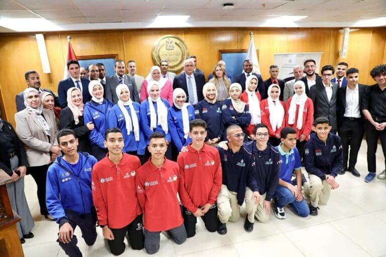 التعليم تكرم الطلاب المتميزين والمبدعين بمدارس التكنولوجيا التطبيقية لعام 2025/2024 27 FB IMG 1744739183688 جامعة قناة السويس التعليم تكرم الطلاب المتميزين والمبدعين بمدارس التكنولوجيا التطبيقية لعام 2025/2024 موقع في الجامعة