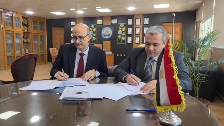 بروتوكول تعاون بين هندسة المنصورة ومركز الخدمات الفنية بالكلية لتأهيل الطلاب لسوق العمل 7 FB IMG 1744837080942 أستاذ بروتوكول تعاون بين هندسة المنصورة ومركز الخدمات الفنية بالكلية لتأهيل الطلاب لسوق العمل موقع في الجامعة