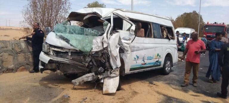 رحلة مدرسية تتحول إلى كابوس.. إصابة 12 طالبًا في انقلاب ميكروباص بأسوان 21 FB IMG 1744881315708 جامعة سوهاج رحلة مدرسية تتحول إلى كابوس.. إصابة 12 طالبًا في انقلاب ميكروباص بأسوان موقع في الجامعة