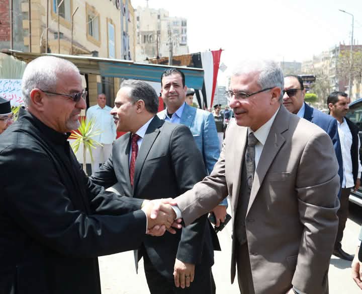 رئيس جامعة الزقازيق ومحافظ الشرقية يهنئان الأقباط بعيد القيامة المجيد في جولة ميدانية بالكنائس 7 رئيس جامعة الزقازيق ومحافظ الشرقية