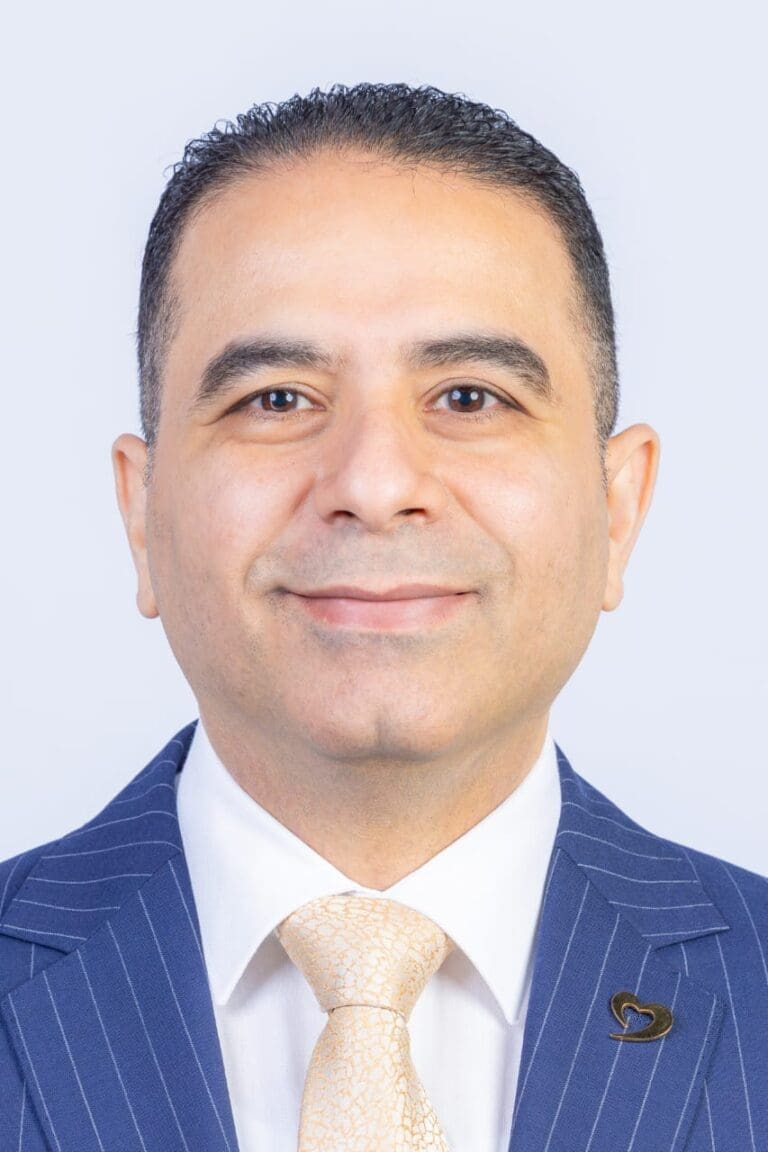 الدكتور أحمد عيسى: من الإسكندرية إلى القمة.. قصة قائد طبي مُلهِم برؤية استثنائية 13 الدكتور أحمد عيسى