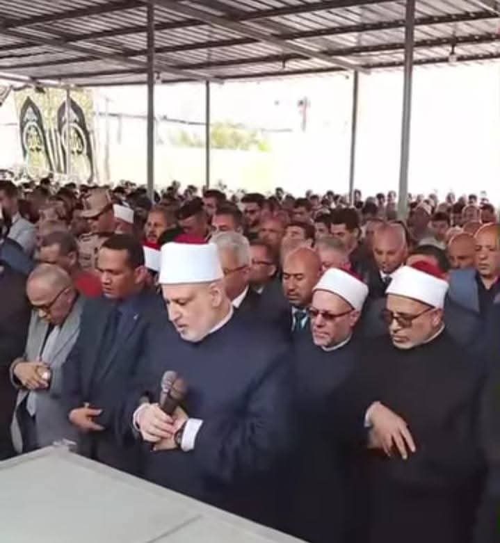 قيادات الأزهر يؤدون صلاة الجنازة على والد رئيس الجامعة بكفر الشيخ - صور 4 IMG 20250411 WA0035 التكامل قيادات الأزهر يؤدون صلاة الجنازة على والد رئيس الجامعة بكفر الشيخ - صور موقع في الجامعة