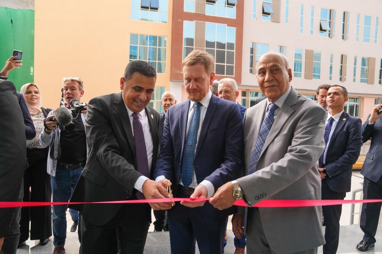 رئيس وزراء ولاية ساكسونيا الألمانية يشيد برؤية جامعة ساكسونى مصر في إعداد الطلاب لأسواق العمل العالمية 1 IMG 20250414 WA0016 رئيس رئيس وزراء ولاية ساكسونيا الألمانية يشيد برؤية جامعة ساكسونى مصر في إعداد الطلاب لأسواق العمل العالمية موقع في الجامعة