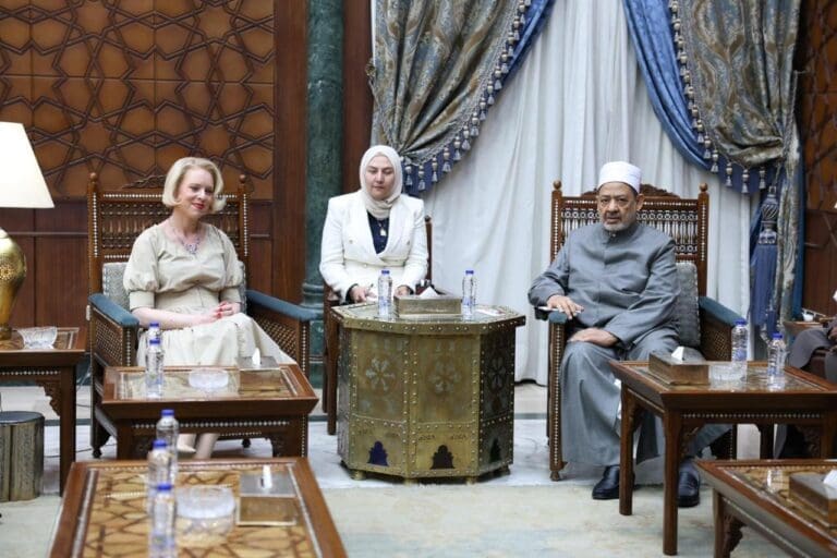 الإمام الأكبر لرئيسة البرلمان السلوفيني: الأزهر منارة للعلم وقِبلة للطلاب الوافدين من مختلف دول العالم 19 IMG 20250416 WA0027 الجامع الأزهر الإمام الأكبر لرئيسة البرلمان السلوفيني: الأزهر منارة للعلم وقِبلة للطلاب الوافدين من مختلف دول العالم موقع في الجامعة