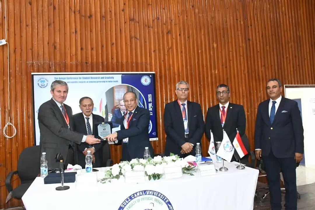 مؤتمر جامعة قناة السويس: شراكة بين العلاج الطبيعي والبحث العلمي لتحقيق صحة أفضل 1 IMG 20250427 WA0003 جامعة قناة السويس مؤتمر جامعة قناة السويس: شراكة بين العلاج الطبيعي والبحث العلمي لتحقيق صحة أفضل موقع في الجامعة
