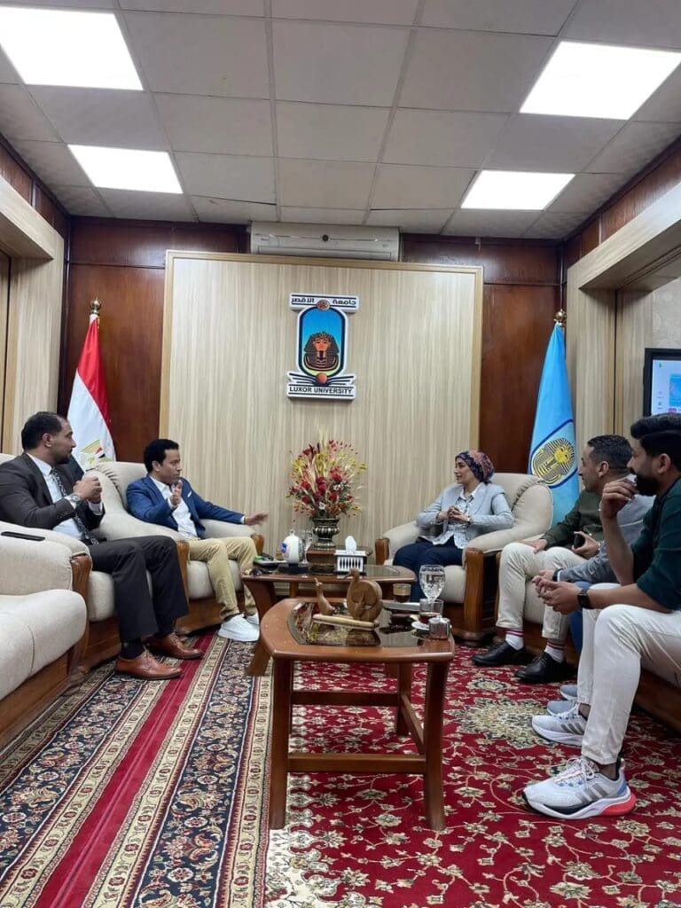 رئيس جامعة الأقصر تستقبل الفنان سامح حسين وتشيد ببرنامجه "قطايف" 2 IMG 20250429 WA0013 بني سويف رئيس جامعة الأقصر تستقبل الفنان سامح حسين وتشيد ببرنامجه "قطايف" موقع في الجامعة