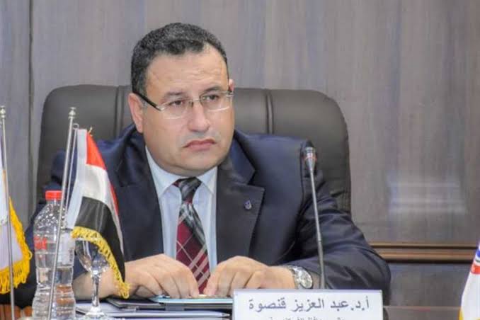 رئيس جامعة الإسكندرية يهنئ طالبتين لفوزهم بمنح دراسية في شيكاغو الأمريكية 14 IMG 7864 جامعة قناة السويس رئيس جامعة الإسكندرية يهنئ طالبتين لفوزهم بمنح دراسية في شيكاغو الأمريكية موقع في الجامعة