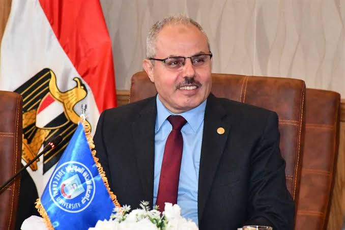 طلاب كلية الآداب بجامعة القناة ينظمون معرض لتدوير خامات البيئة وتحويل المخلفات لأعمال فنية 11 IMG 7901 1 عقوبة الغش طلاب كلية الآداب بجامعة القناة ينظمون معرض لتدوير خامات البيئة وتحويل المخلفات لأعمال فنية موقع في الجامعة