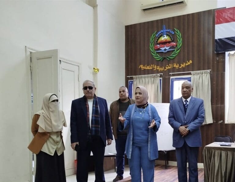 وكيل تعليم مطروح تتابع فعاليات البرنامج التدريبي لتنمية مهارات معلمي مادة العلوم بالإعدادية 9 IMG 7989 جامعة قناة السويس وكيل تعليم مطروح تتابع فعاليات البرنامج التدريبي لتنمية مهارات معلمي مادة العلوم بالإعدادية موقع في الجامعة