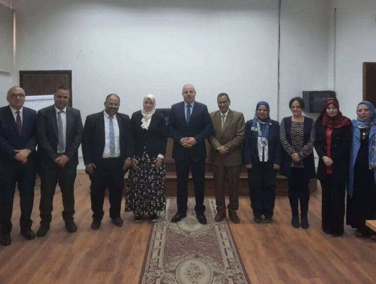 رئيس جامعة قناة السويس يشهد ختام الدورة الـ11 لتأهيل عمداء الكليات ويُسلم شهادات اجتياز البرنامج التدريبي 2 IMG 8280 الدبلومات الفنية رئيس جامعة قناة السويس يشهد ختام الدورة الـ11 لتأهيل عمداء الكليات ويُسلم شهادات اجتياز البرنامج التدريبي موقع في الجامعة