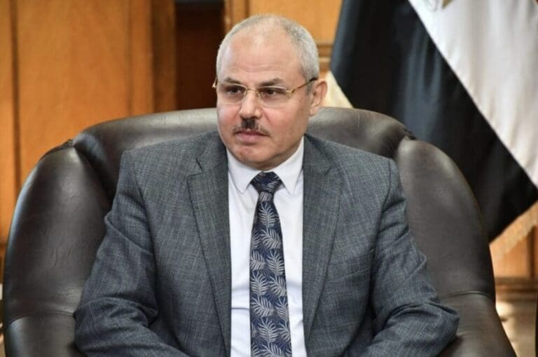 الأوراق والشروط المطلوبة للترشح لعمادة 4 كليات بجامعة قناة السويس 11 الدكتور ناصر مندور رئيس جامعة قناة السويس