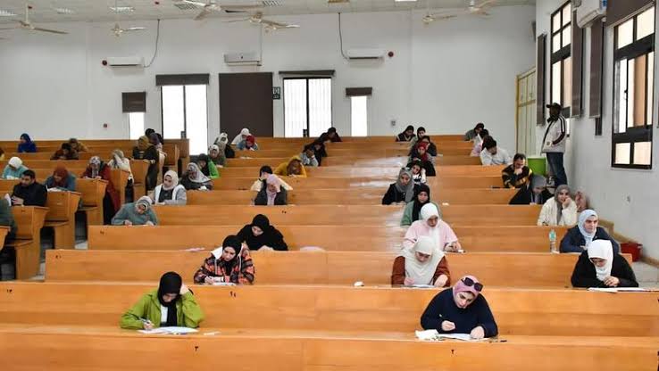 موعد امتحانات الترم الثاني 2025 في الجامعات 1 IMG 8486 موعد موعد امتحانات الترم الثاني 2025 في الجامعات موقع في الجامعة