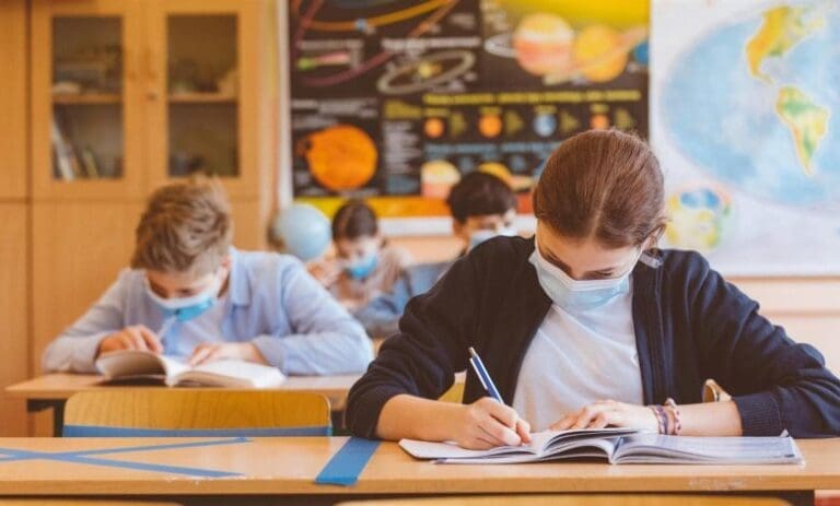امتحانات المصريين بالخارج 2025.. متى تبدأ والفئات المسموح لها بدخول الامتحانات 16 التعليم تحسم حقيقة تخفيف مناهج الترم الثاني 2025 780x470 1 الدبلومات الفنية امتحانات المصريين بالخارج 2025.. متى تبدأ والفئات المسموح لها بدخول الامتحانات موقع في الجامعة