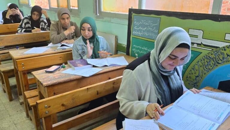 لضمان النجاح والتفوق .. نصائح ذهبية لطلاب الثانوية العامة 2025 لاجتياز الامتحانات 18 الثانوية العامة جنوب الوادي لضمان النجاح والتفوق .. نصائح ذهبية لطلاب الثانوية العامة 2025 لاجتياز الامتحانات موقع في الجامعة