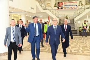 بالصور.. رئيس جامعة أسيوط الأهلية يتفقد مسرح الجامعة بعد افتتاحه 7 بالصور.. رئيس جامعة أسيوط الأهلية مسرح الجامعة بعد افتتاحه