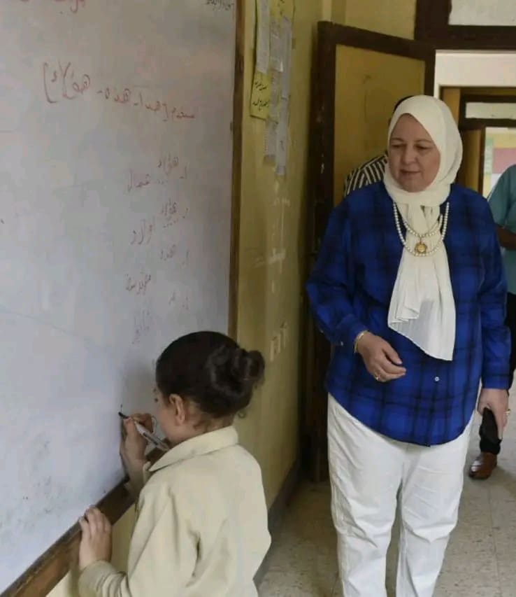خلال جولة.. وكيل تعليم بني سويف تفاجئ الطلاب وتطمئن على مستواهم في الحساب والقراءة 1 1746437530568 تعليم خلال جولة.. وكيل تعليم بني سويف تفاجئ الطلاب وتطمئن على مستواهم في الحساب والقراءة موقع في الجامعة