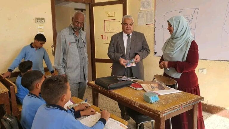 وكيل تعليم الأقصر يتفقد مدارس الزمامي.. ويشدد على الحضور والالتزام بالخطط الدراسية 13 1746534907492 الثانوية العامة وكيل تعليم الأقصر يتفقد مدارس الزمامي.. ويشدد على الحضور والالتزام بالخطط الدراسية موقع في الجامعة