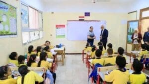 أبرزها الاطمئنان على الطلاب ومصافحتهم.. 11 صور ترصد نشاط وزير التعليم خلال جولته 3 أبرزها الاطمئنان على الطلاب ومصافحتهم.. 10 صور ترصد نشاط وزير التعليم خلال جولته