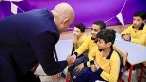أبرزها الاطمئنان على الطلاب ومصافحتهم.. 11 صور ترصد نشاط وزير التعليم خلال جولته 5 أبرزها الاطمئنان على الطلاب ومصافحتهم.. 10 صور ترصد نشاط وزير التعليم خلال جولته
