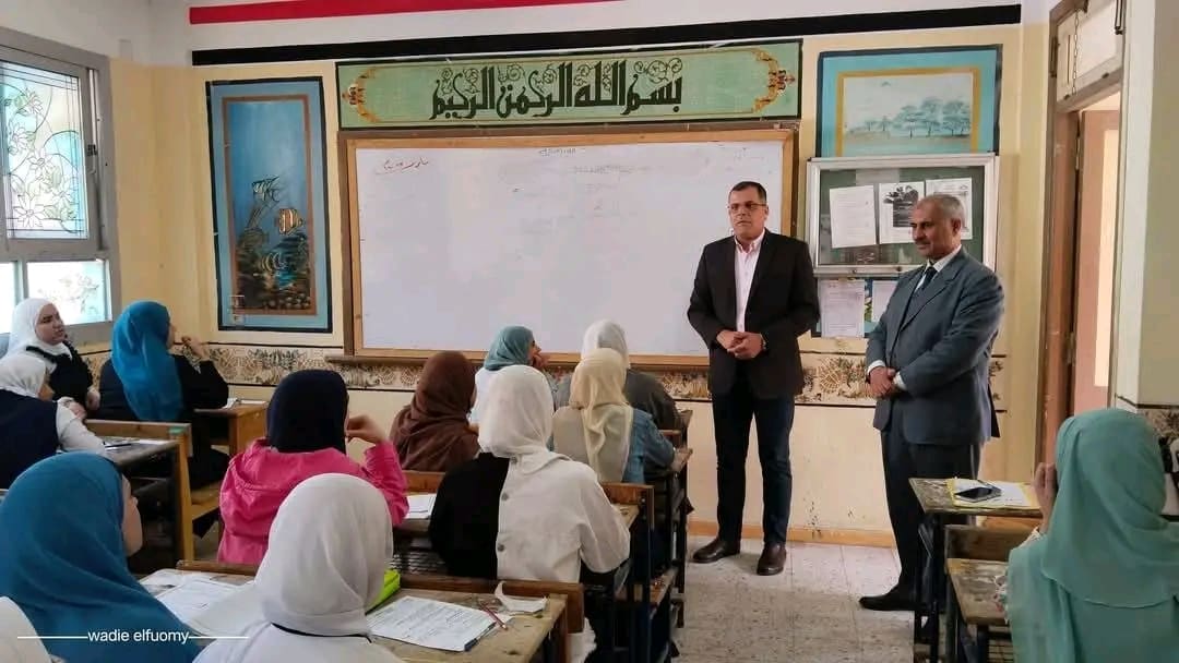 مدير تعليــم دميــــاط يتفقد لجان النقل بالتعليم الفني.. ويشدد على الانضباط 1 1747224597721 تعليم مدير تعليــم دميــــاط يتفقد لجان النقل بالتعليم الفني.. ويشدد على الانضباط موقع في الجامعة