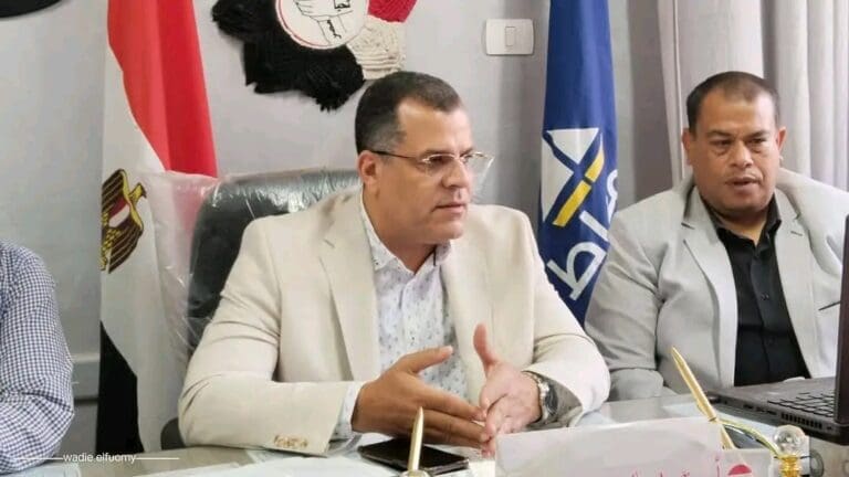 عبر الفيديو كونفرانس.. وكيل تعليم دمياط يشرف على لجان الامتحانات وسط إجراءات مشددة 2 عبر الفيديو كونفرانس.. وكيل تعليم دمياط يشرف لجان الامتحانات وسط إجراءات مشددة