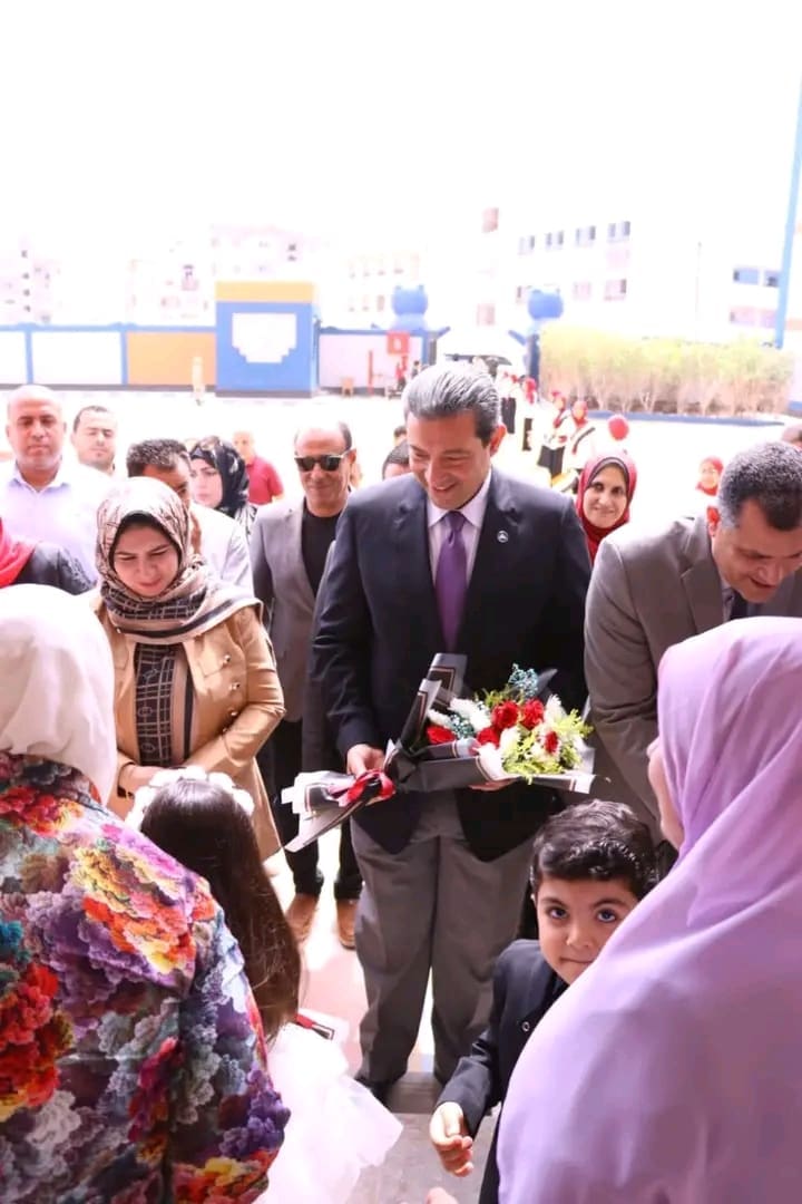 خلال زيارة عزبة البرج.. محافظ دمياط يفتتح المدرسة الثانوية المشتركة 10 1748519184996 الضبعة خلال زيارة عزبة البرج.. محافظ دمياط يفتتح المدرسة الثانوية المشتركة موقع في الجامعة