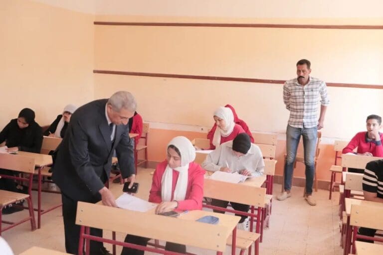 يؤديها 5153 طالب وطالبة.. وكيل تعليم الوادي يطمئن على انتظام أعمال امتحانات الشهادة الإعدادية 15 1748682620946 تعليم يؤديها 5153 طالب وطالبة.. وكيل تعليم الوادي يطمئن على انتظام أعمال امتحانات الشهادة الإعدادية موقع في الجامعة