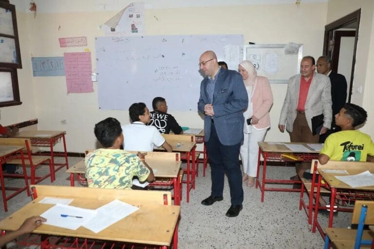 محافظ بني سويف يتابع 65993 طالب وطالبة في 321 لجنة يؤدون امتحان اللغة العربية 13 1748684268565 تعليم محافظ بني سويف يتابع 65993 طالب وطالبة في 321 لجنة يؤدون امتحان اللغة العربية موقع في الجامعة