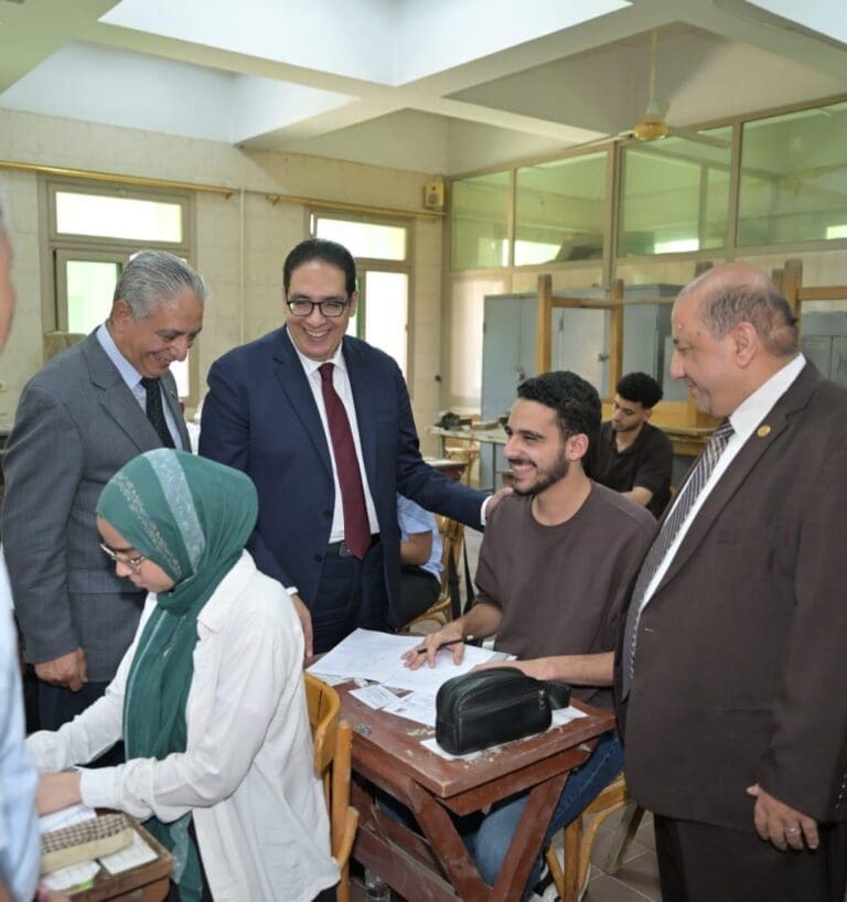رئيس جامعة القاهرة يتفقد لجان امتحانات نهاية العام ويوجه بتوفير سبل الراحة للطلاب 22 27f4bb29 48e6 45a3 b72d 7466eecad1f1 كلية الصيدلة رئيس جامعة القاهرة يتفقد لجان امتحانات نهاية العام ويوجه بتوفير سبل الراحة للطلاب موقع في الجامعة