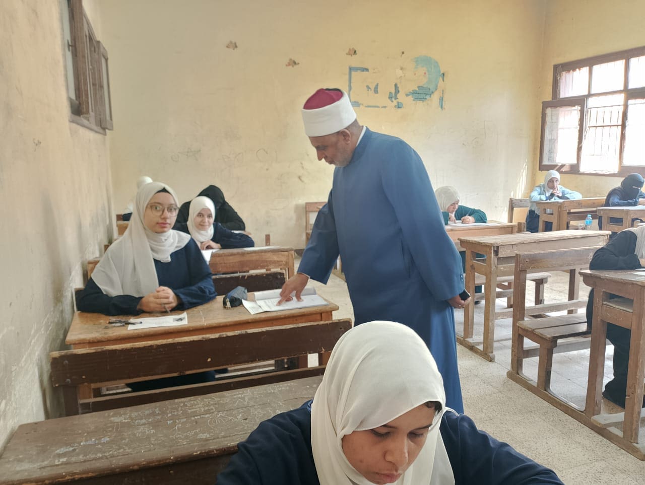 اليوم، امتحان مادة "اللغة الإنجليزية" لطلاب القسم الأدبي في الثانوية الأزهرية 1 315af4e5 030b 41dc 9aed 8c440f7a7543 الثانوية الأزهرية اليوم، امتحان مادة "اللغة الإنجليزية" لطلاب القسم الأدبي في الثانوية الأزهرية موقع في الجامعة