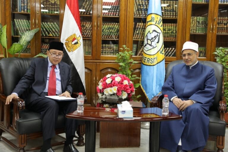 نصفهم من دولة واحدة، رئيس جامعة الأزهر: لدينا 30 ألف طالب وطالبة من أكثر من 100 دولة 21 62faf201 2fac 4991 afb2 98c9365059e9 تفاصيل نصفهم من دولة واحدة، رئيس جامعة الأزهر: لدينا 30 ألف طالب وطالبة من أكثر من 100 دولة موقع في الجامعة