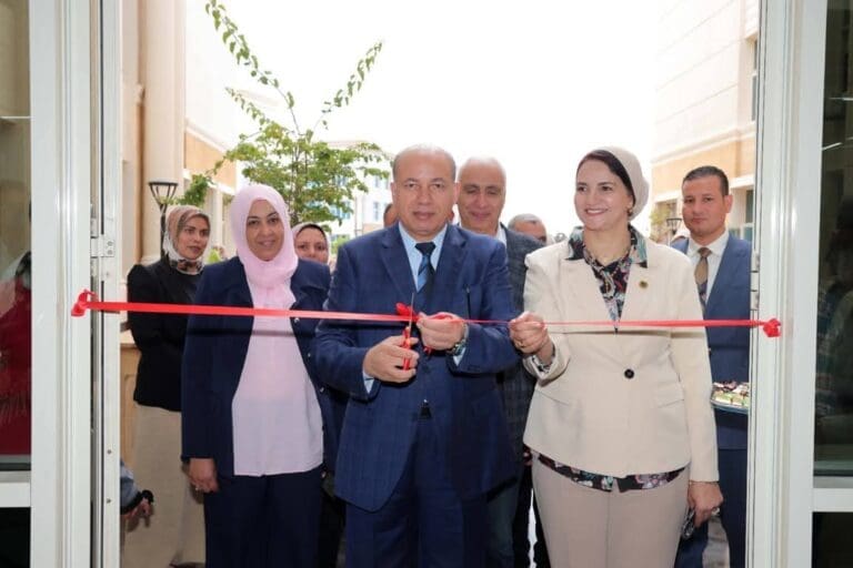 افتتاح المعرض العلمي للمقررات التمريضية التخصصية بكلية التمريض بجامعة المنصورة الأهلية 23 FB IMG 1746298799084 تفاصيل افتتاح المعرض العلمي للمقررات التمريضية التخصصية بكلية التمريض بجامعة المنصورة الأهلية موقع في الجامعة