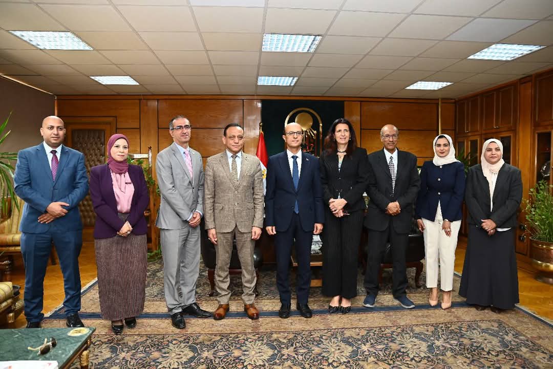 رئيس جامعة أسيوط يستقبل المدير التنفيذي لفولبرايت ومشرفي أول رسالة دكتوراه ضمن منحة الإشراف المشترك 1 FB IMG 1746362084889 جامعة أسيوط رئيس جامعة أسيوط يستقبل المدير التنفيذي لفولبرايت ومشرفي أول رسالة دكتوراه ضمن منحة الإشراف المشترك موقع في الجامعة