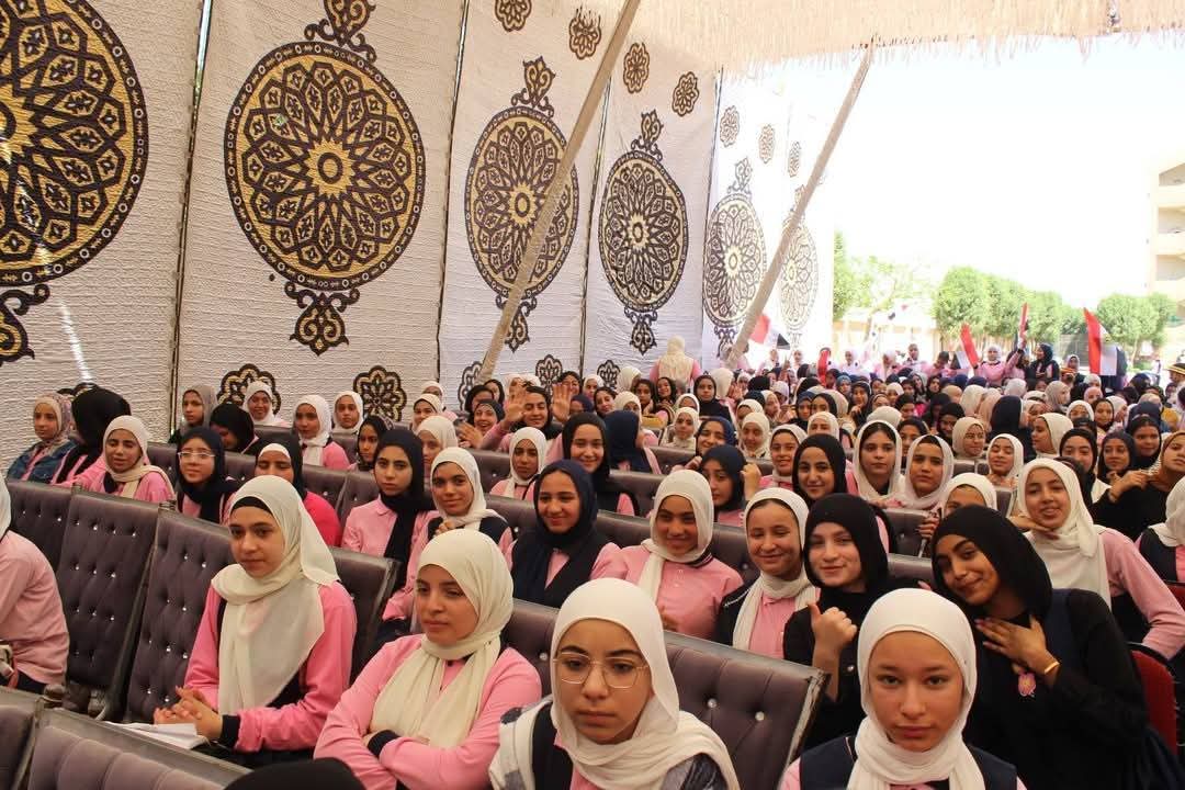 بحضور أكثر من 1700 طالب.. محافظة الجيزة تبدأ المراجعات النهائية المجانية 1 FB IMG 1746904760106 محافظة الجيزة بحضور أكثر من 1700 طالب.. محافظة الجيزة تبدأ المراجعات النهائية المجانية موقع في الجامعة