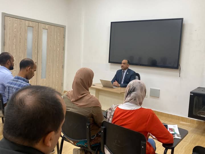 رئيس جامعة طيبة وأعضاء يبحث مع هيئة التدريس استعدادات الامتحانات وضوابط الفصل الدراسي 7 اجتماع رئيس جامعة طيبة