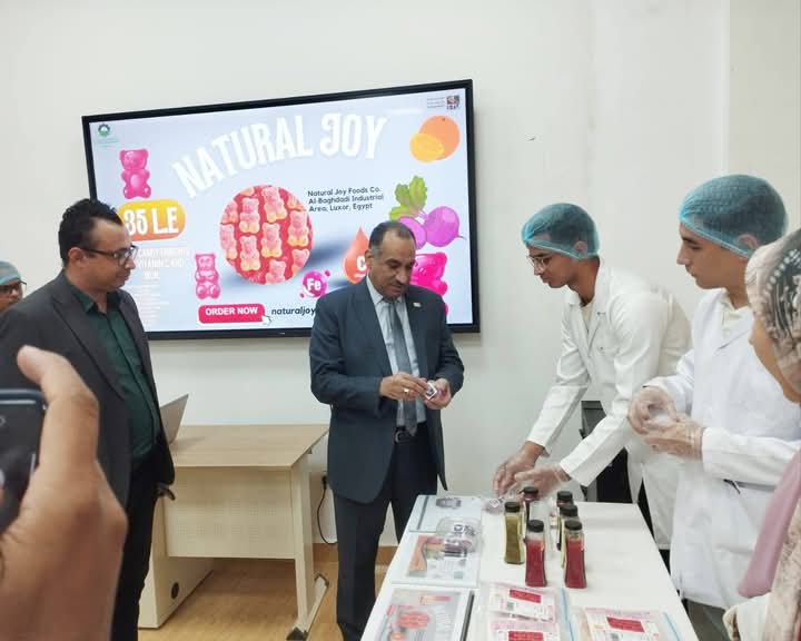 طلاب جامعة طيبة التكنولوجية يبتكرون منتجات غذائية صحية ضمن امتحاناتهم العملية 1 طلاب جامعة طيبة التكنولوجية
