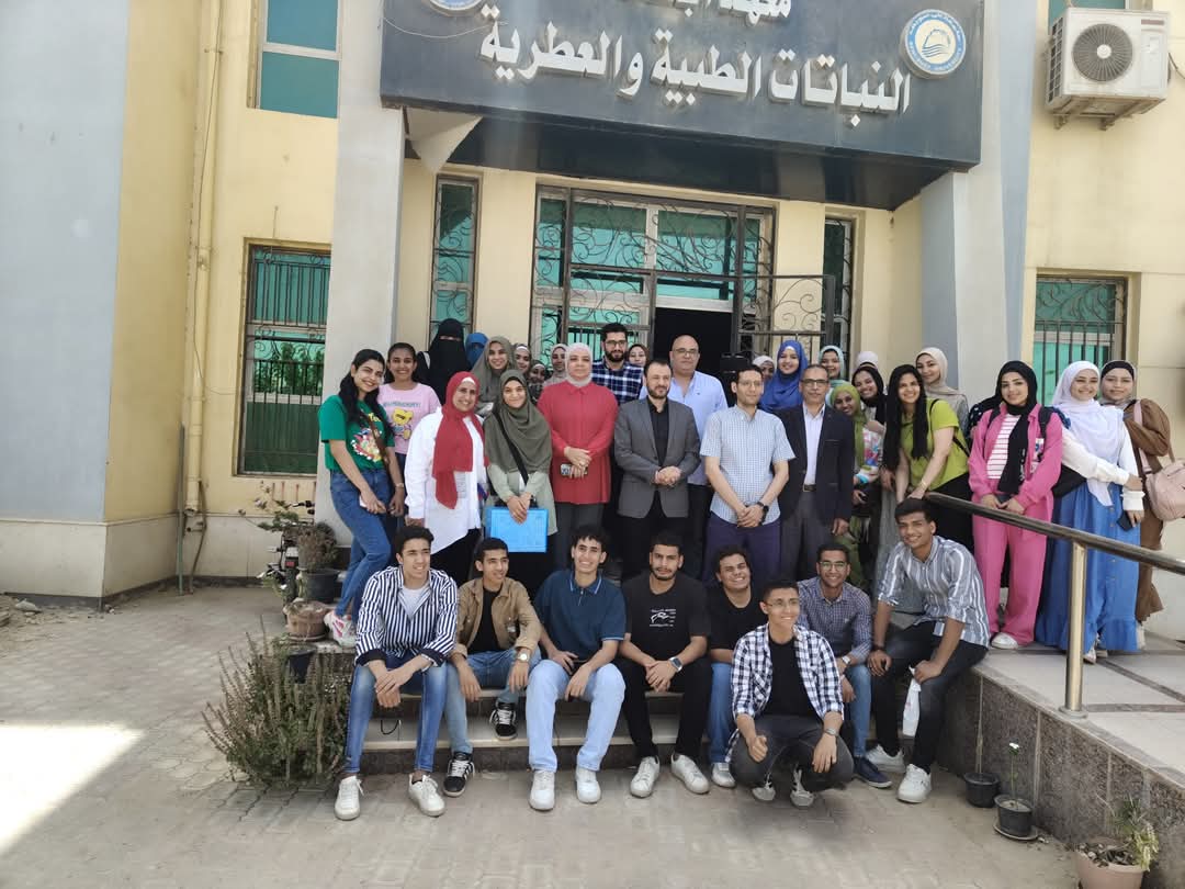 طلاب "صيدلة بنى سويف الأهلية" في زيارة علمية لمعهد النباتات الطبية والعطرية بجامعة بني سويف 1 FB IMG 1747219575514 صيدلة طلاب "صيدلة بنى سويف الأهلية" في زيارة علمية لمعهد النباتات الطبية والعطرية بجامعة بني سويف موقع في الجامعة