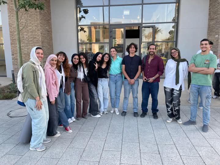 طلاب الفنون الجميلة بالجامعة المصرية الروسية يتألقون في النسخة الثالثة من "معرض الورشة للفنون" 1 طلاب الفنون الجميلة بالجامعة المصرية الروسية