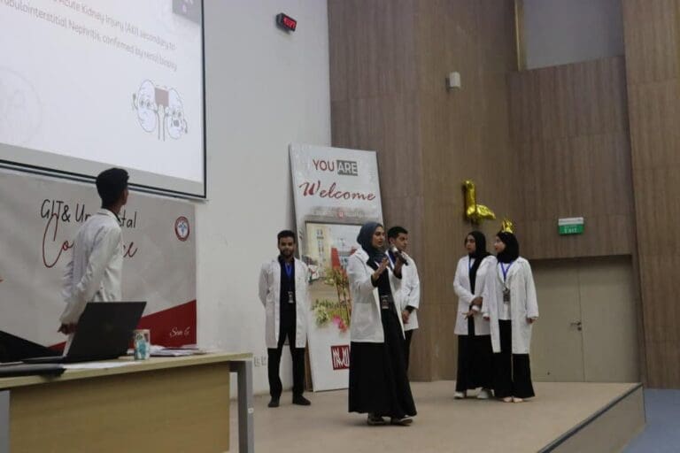 طلاب "طب المنصورة" يتألقون في الجولة الإكلينيكية الكبرى بالجامعة 8 FB IMG 1747243024829 جامعة رشيد طلاب "طب المنصورة" يتألقون في الجولة الإكلينيكية الكبرى بالجامعة موقع في الجامعة