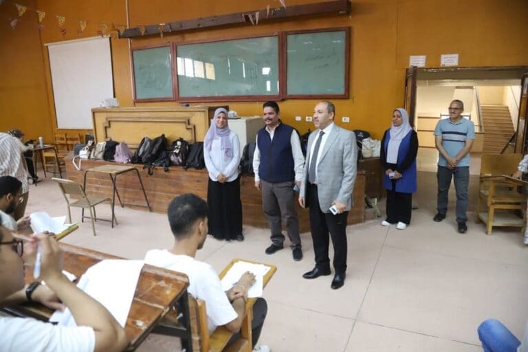 نائب رئيس جامعة جنوب الوادي يتفقد لجان الامتحانات بكليتي الطب البيطري والتربية النوعية 19 FB IMG 1747555670437 نائب رئيس جامعة جنوب الوادي يتفقد لجان الامتحانات بكليتي الطب البيطري والتربية النوعية موقع في الجامعة