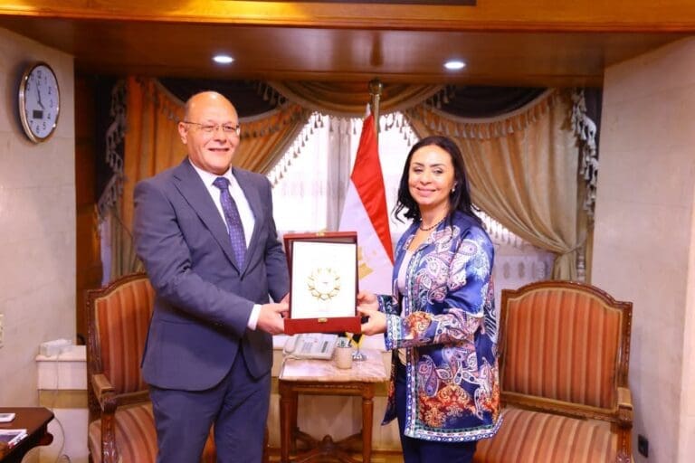 وزيرة التضامن تتعهد بتوفير 50 فرصة عمل لطلاب جامعة سوهاج ومركز جديد لعلاج الإدمان 15 وزيرة التضامن تتعهد بتوفير 50 فرصة عمل لطلاب جامعة سوهاج ومركز جديد لعلاج الإدمان