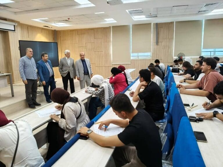 نائب رئيس جامعة الزقازيق الأهلية يحاور الطلاب أثناء تفقده للجان الامتحانات 5 نائب رئيس جامعة الزقازيق الأهلية يحاور الطلاب أثناء تفقده للجان الامتحانات